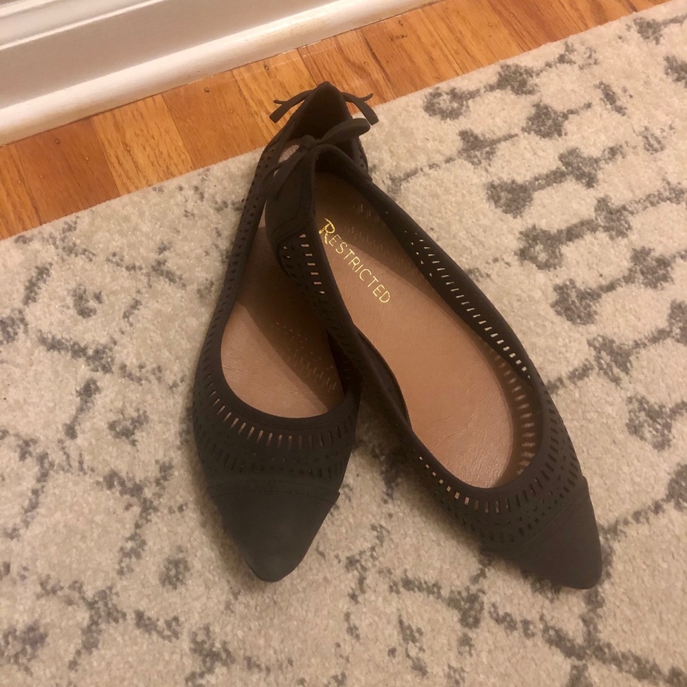 Restricted Black Flats